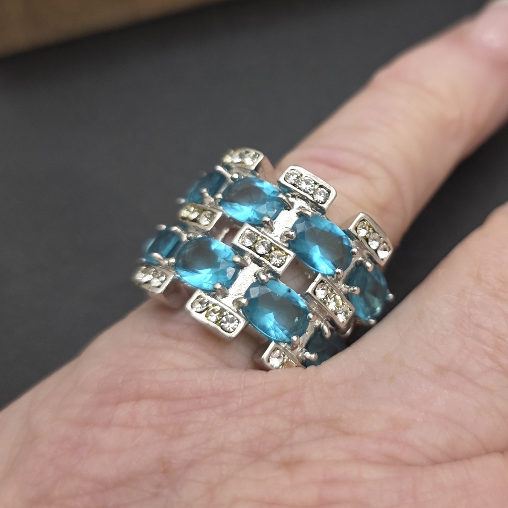 Elegant Silver and Blue Gemstone Ring (2074)